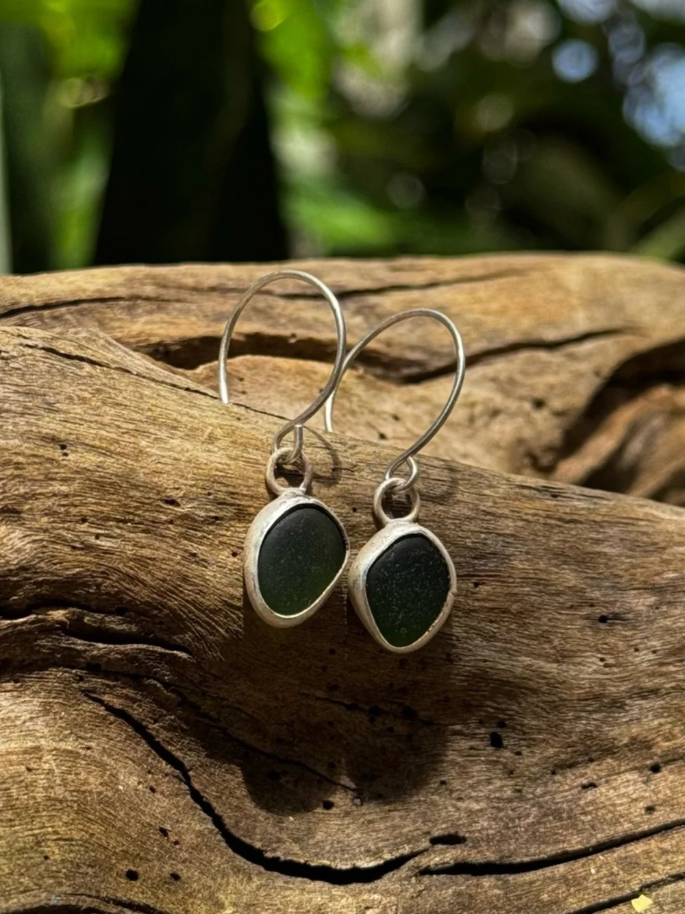 Green sea glass Handmade sterling silver drop earrings - Picture 3 of 4